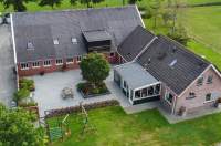 Vrijstaande woning met ca. 3.925 m2 eigen grond in Roderwolde