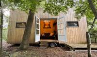 Tiny house dat compact oogt, maar groots aanvoelt in Warfhuizen