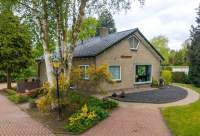 Semi-bungalow op een royaal perceel in Vries